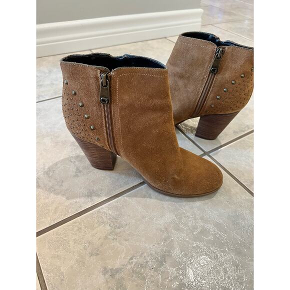 Guess Ankle Booties Studded Block Heel Side Tassel Zip Brown Suede Size 7.5M - Picture 2 of 8